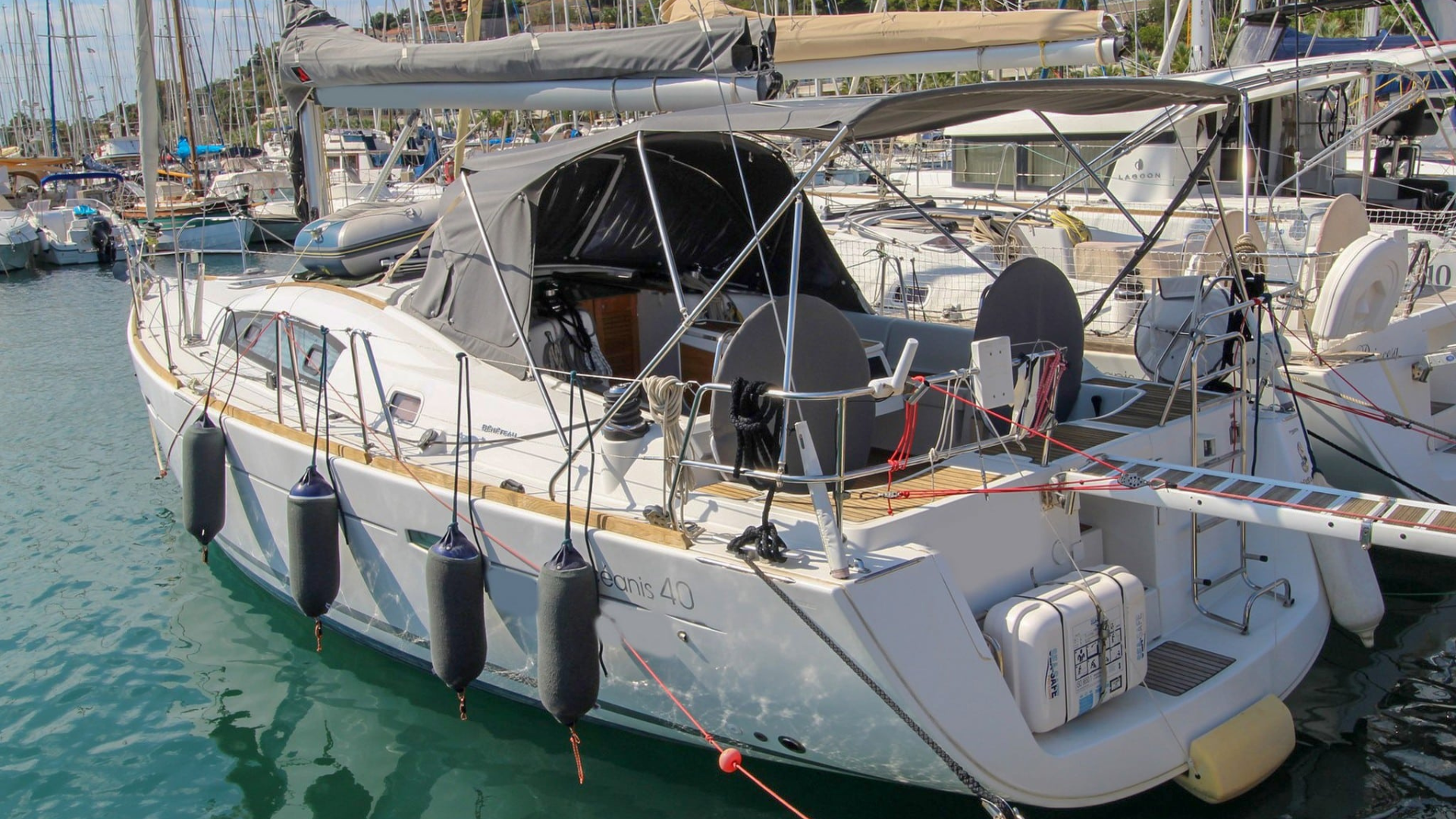 Navigare con Stile: L’Oceanis 40 a Loano con il Boatsharing Medboat